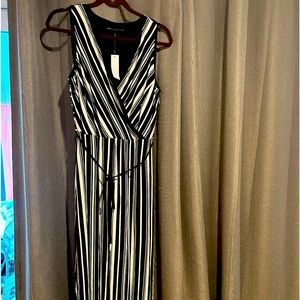 White House, Black market, long maxi dress, never worn, with tags.
